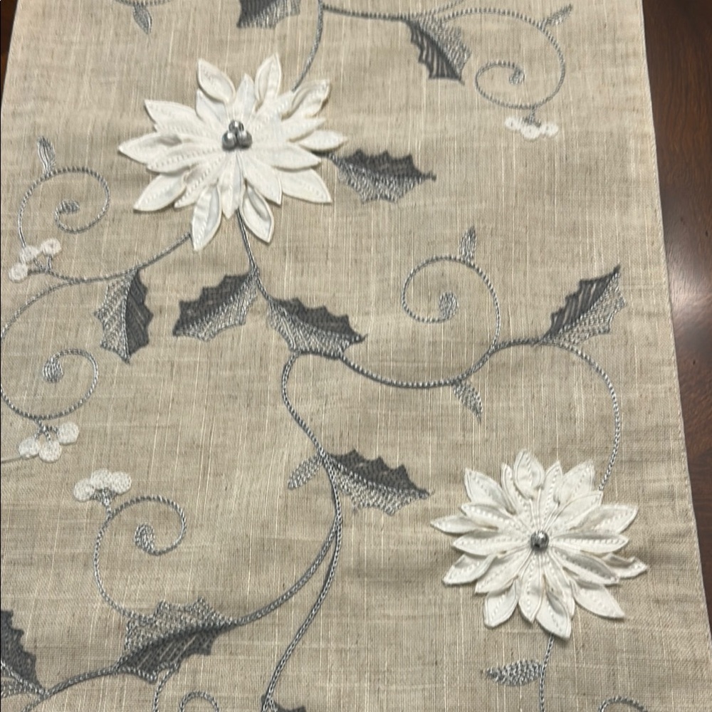 Chic Floral Embroidered Table Runner - Picture 3 of 8
